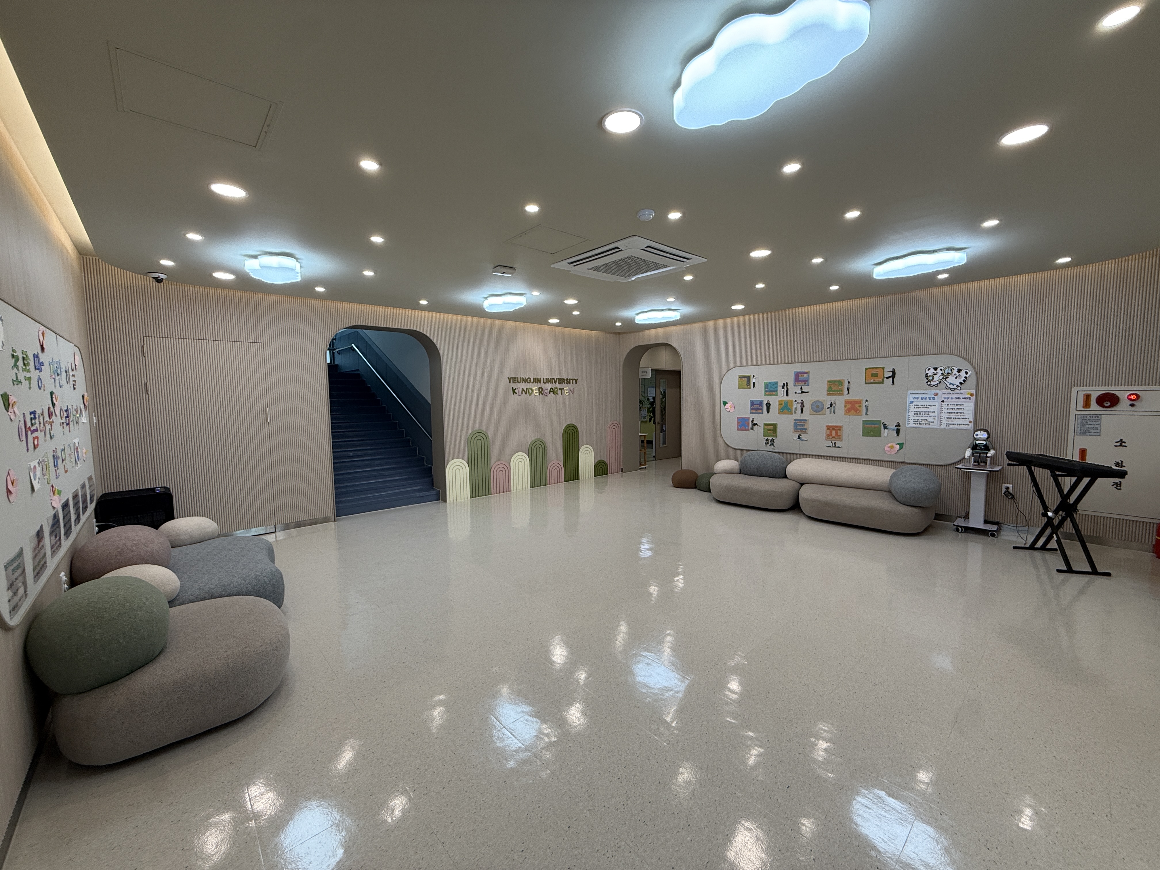 유치원 로비.JPG